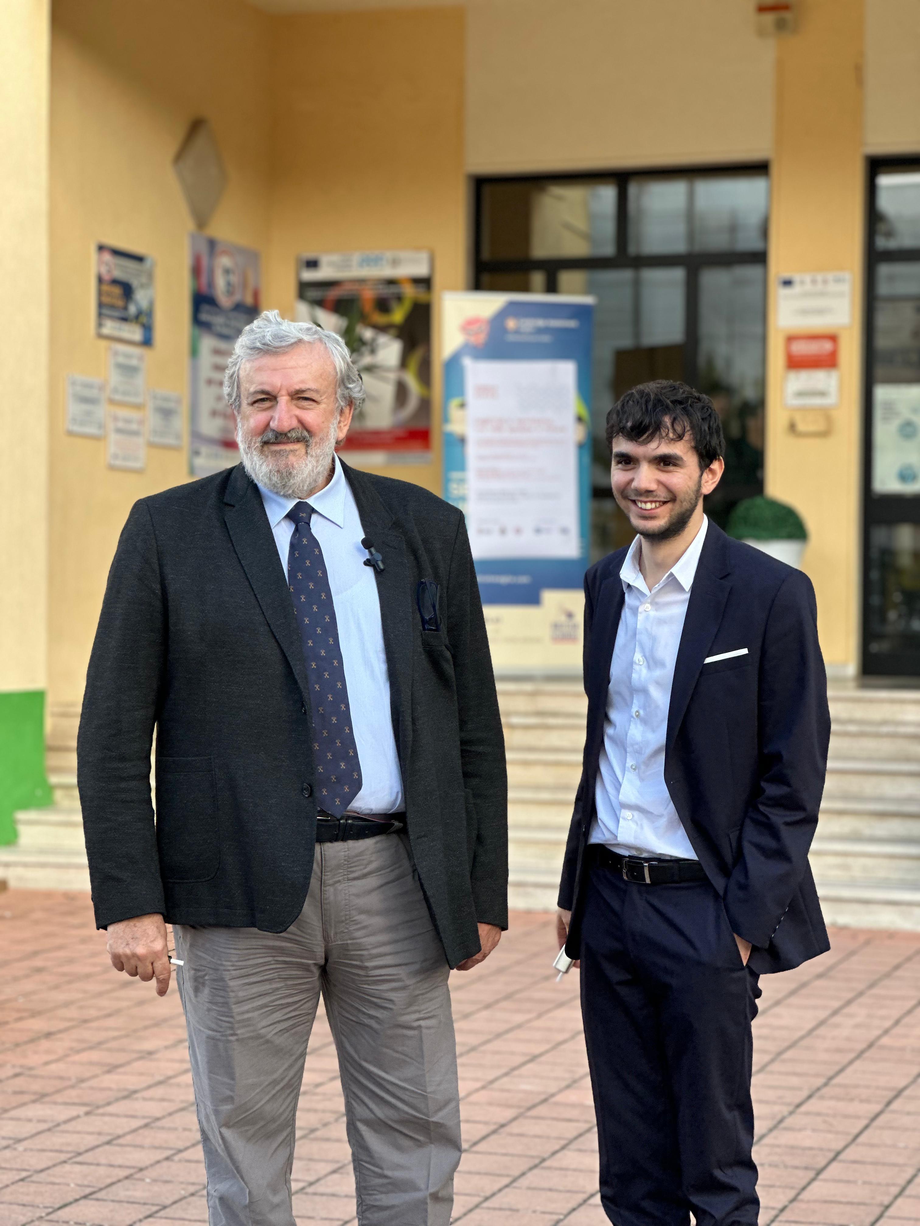 Galleria Tricase, Emiliano al liceo Stampacchia per dialogare con i giovani su legalità e territorio: “Il rispetto dei diritti è il modo per ricostruire la felicità”   - Diapositiva 3 di 6