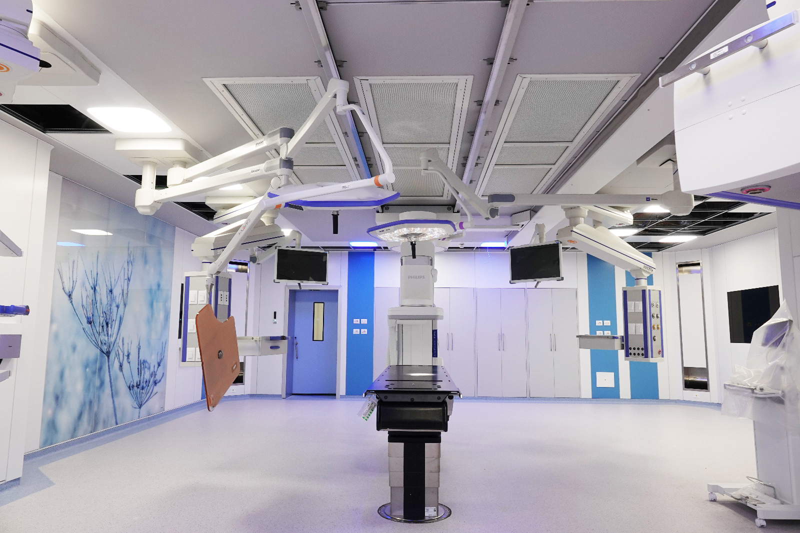 Galleria POLICLINICO DI FOGGIA, EMILIANO E PIEMONTESE INAUGURANO IL NUOVO BLOCCO OPERATORIO: 6 NUOVE SALE DI ULTIMA GENERAZIONE PER CARDIOCHIRURGIA, NEUROCHIRURGIA E RADIOLOGIA INTERVENTISTICA. - Diapositiva 20 di 22