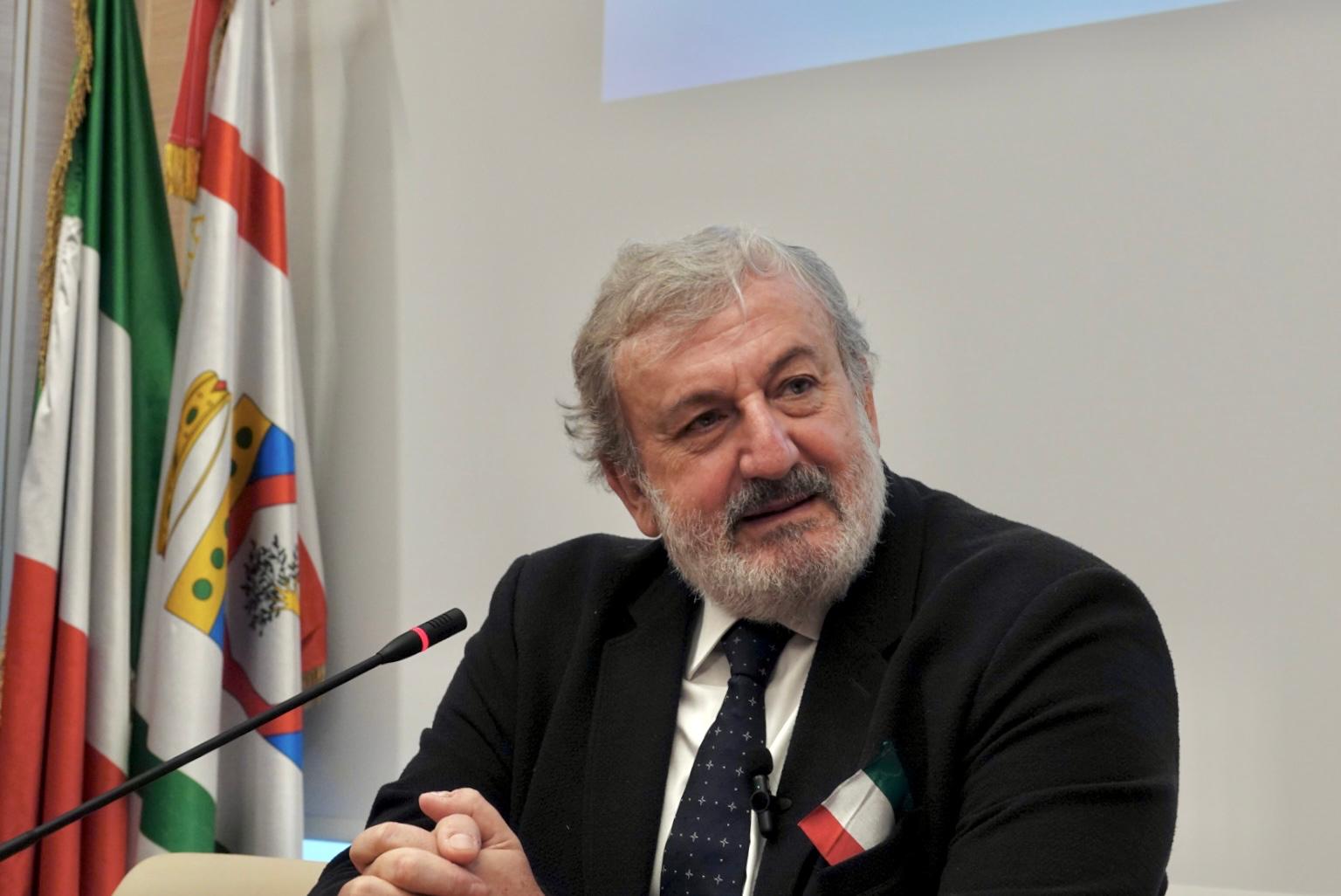 Galleria AUTONOMIA DIFFERENZIATA, IL PRESIDENTE EMILIANO: “UNA BELLA GIORNATA PER CHI HA DEDICATO LA SUA VITA ALLA REPUBBLICA” - Diapositiva 11 di 14