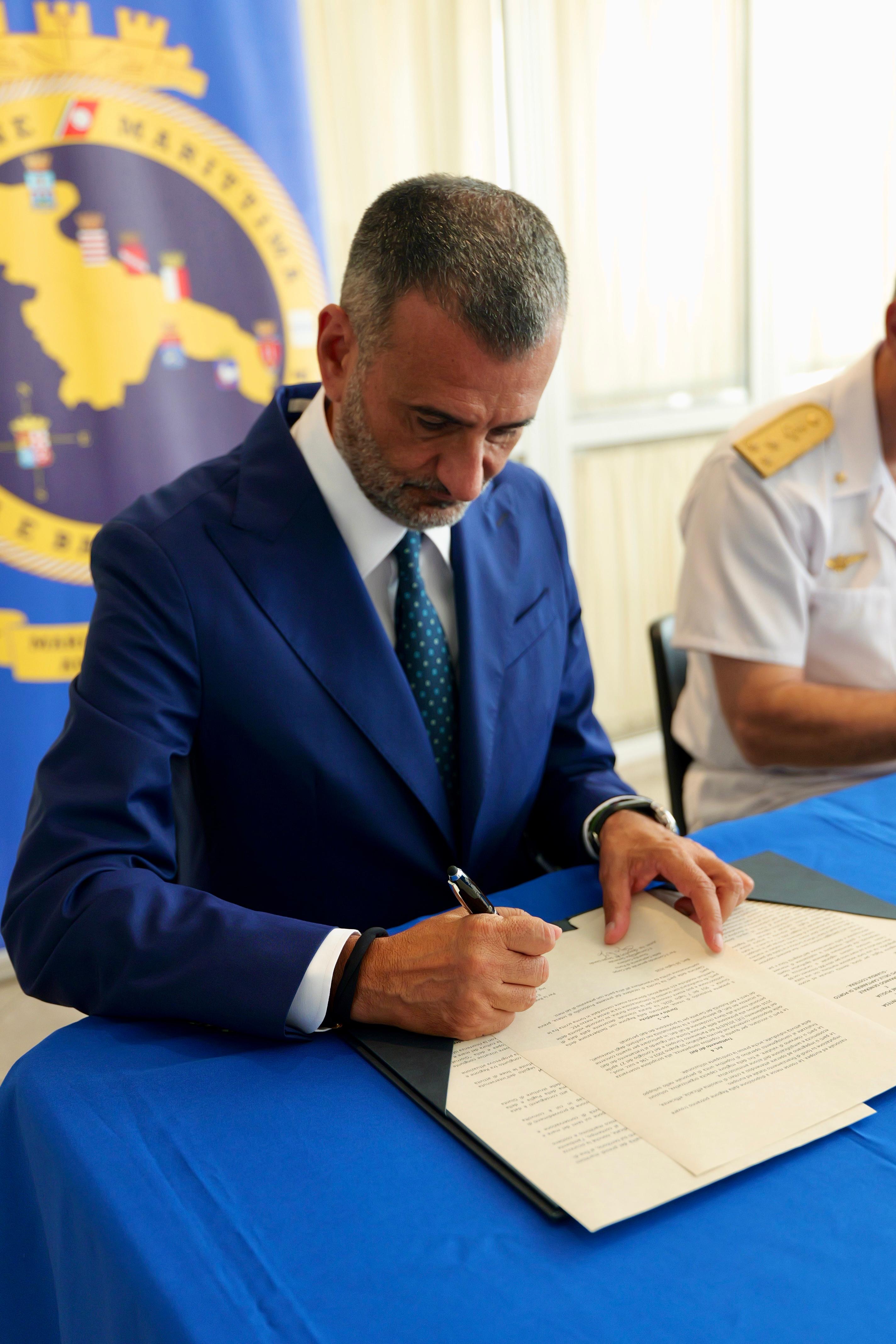 Galleria Costa, Regione Puglia e Guardia Costiera insieme per rafforzare tutela del mare, sicurezza e sviluppo sostenibile - Diapositiva 2 di 5