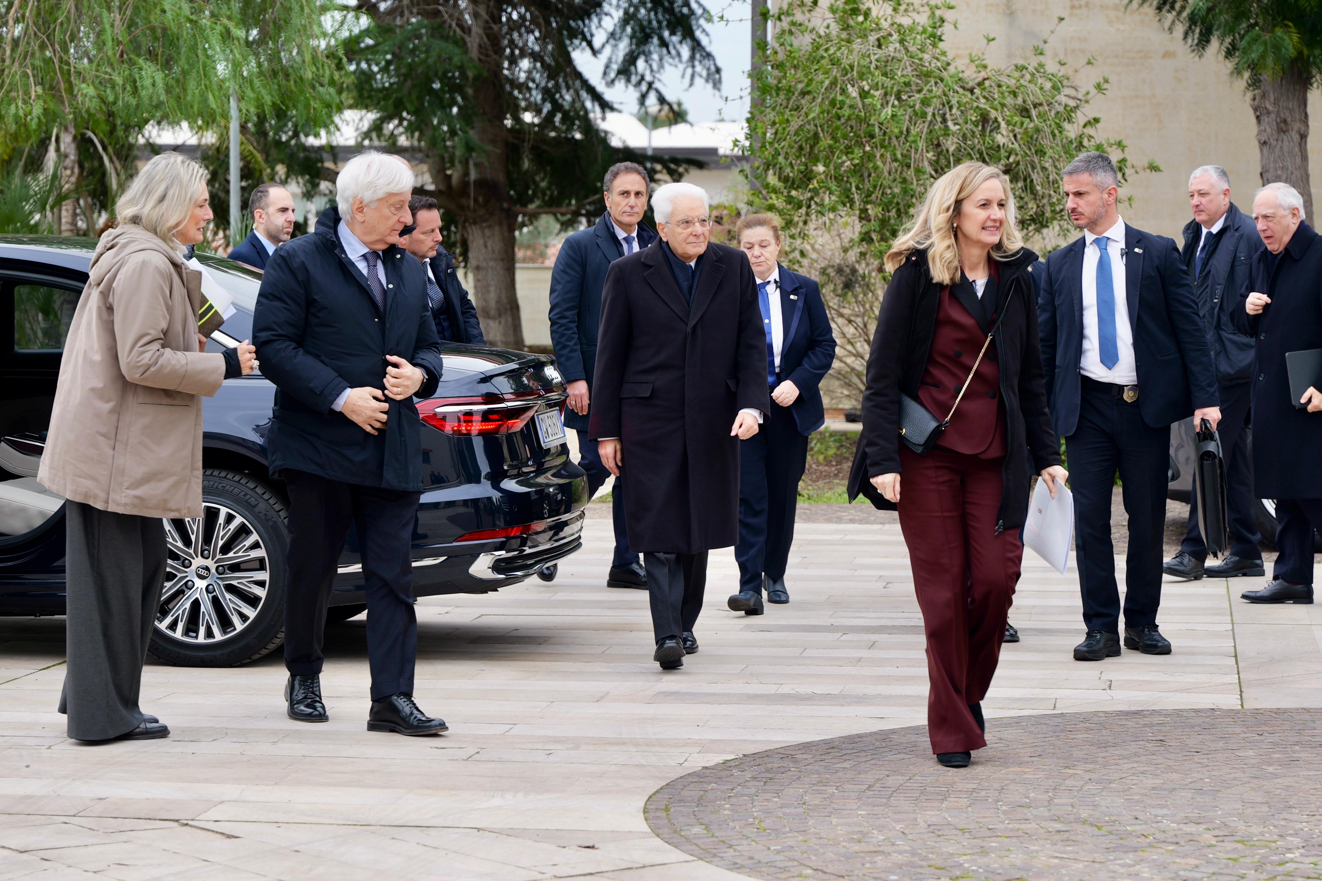 Galleria CELEBRAZIONE DEL 70° ANNO ACCADEMICO DELL’UNIVERSITÀ DEL SALENTO ALLA PRESENZA DEL PRESIDENTE MATTARELLA. DICHIARAZIONI DI EMILIANO, PIEMONTESE, LEO E DELLI NOCI - Diapositiva 10 di 19