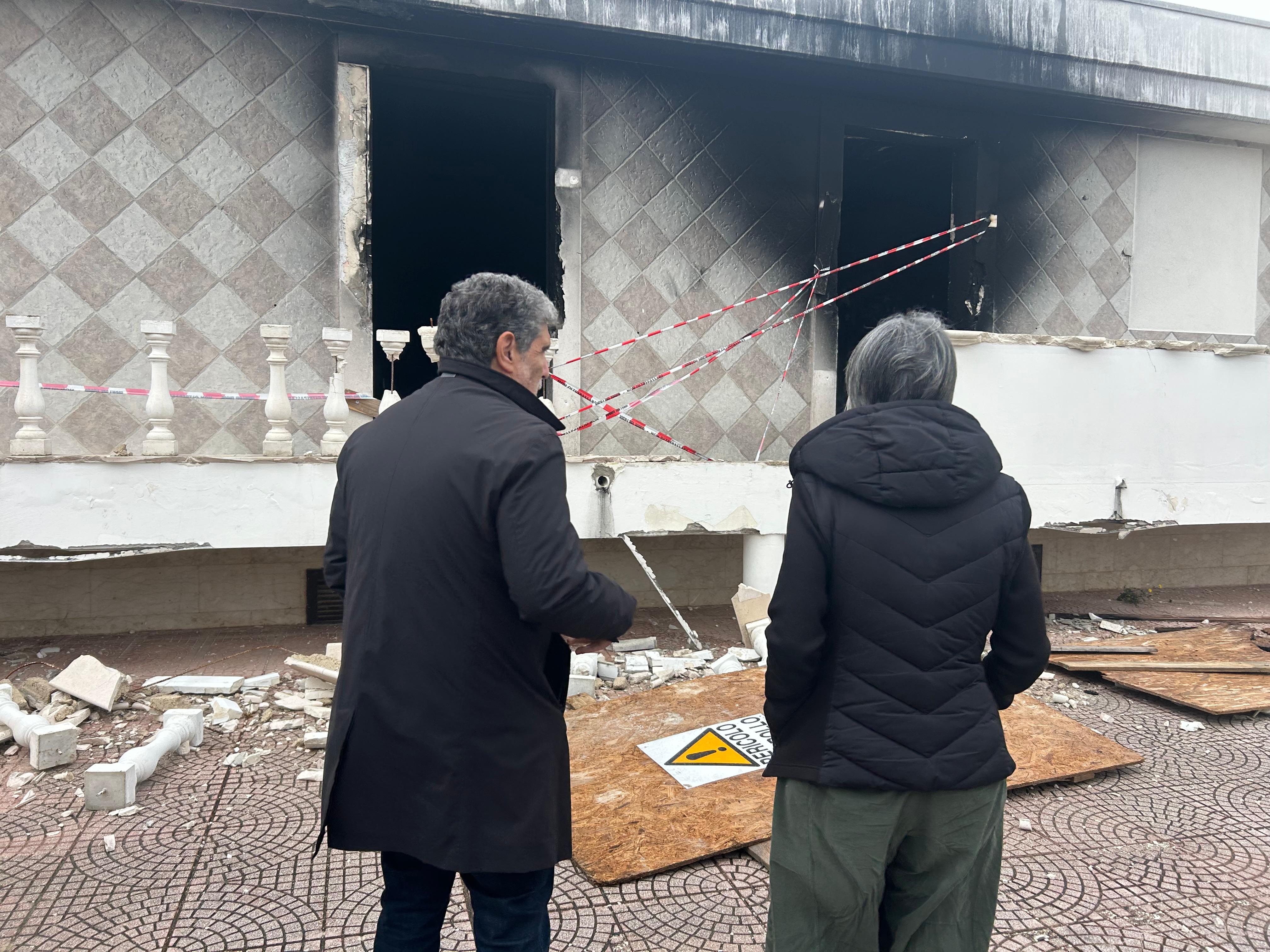 Galleria Incendiato a Ruvo di Puglia immobile confiscato alla criminalità organizzata, vincitore dell'Avviso Puglia Beni Comuni. Miglietta: “Strategia per fermarci, ma noi andremo avanti” - Diapositiva 2 di 3