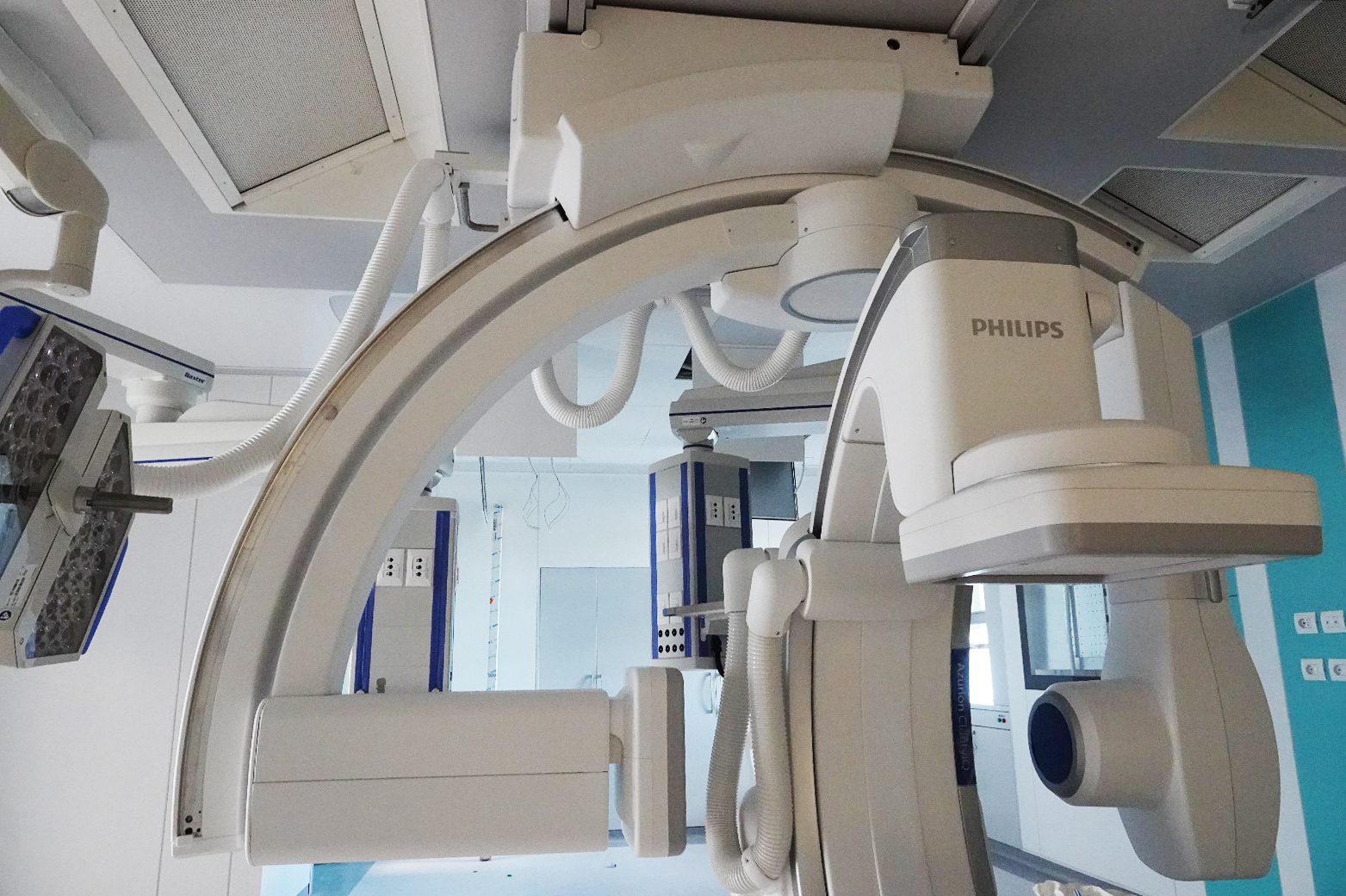 Galleria POLICLINICO DI FOGGIA, EMILIANO E PIEMONTESE INAUGURANO IL NUOVO BLOCCO OPERATORIO: 6 NUOVE SALE DI ULTIMA GENERAZIONE PER CARDIOCHIRURGIA, NEUROCHIRURGIA E RADIOLOGIA INTERVENTISTICA. - Diapositiva 13 di 22