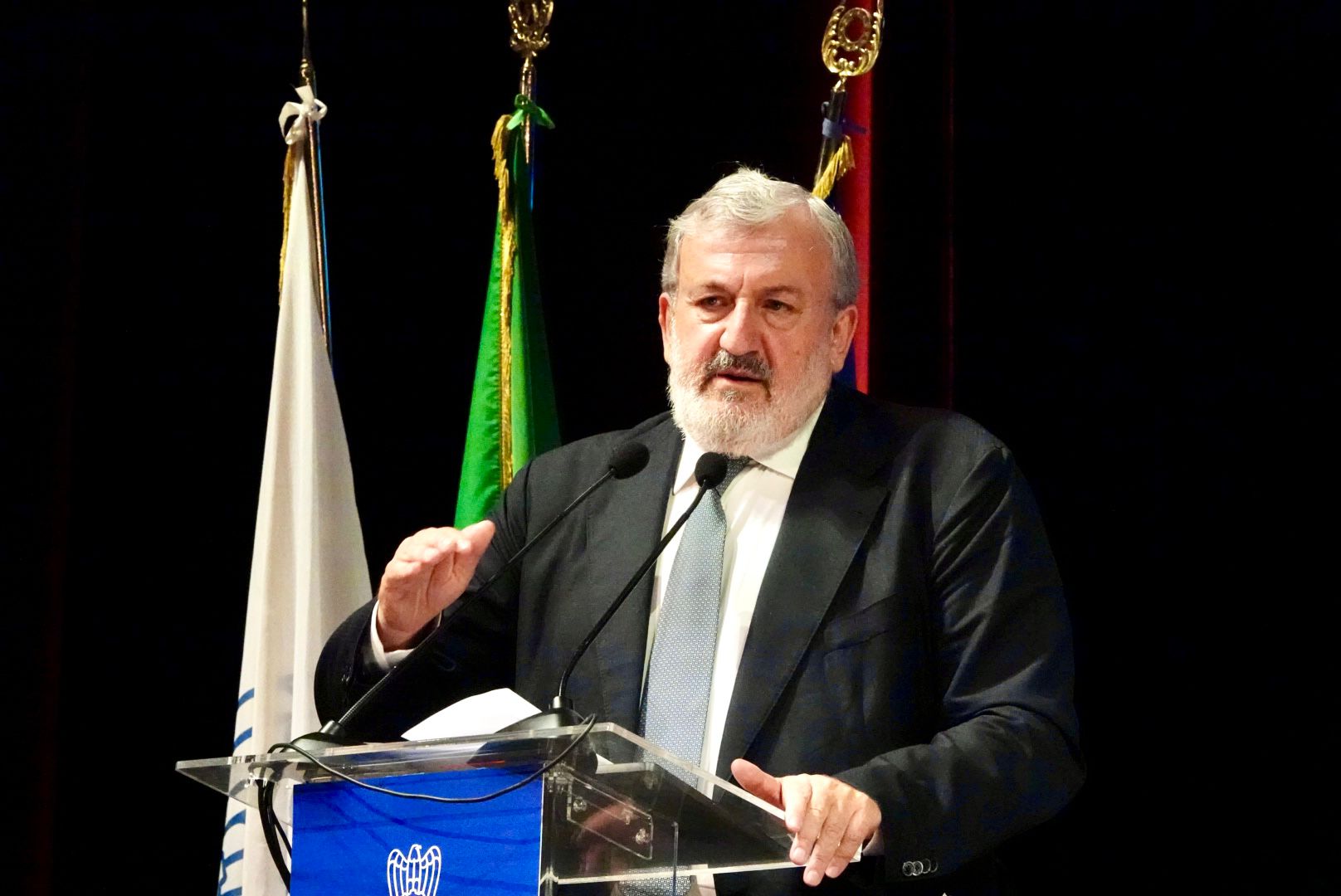 Galleria IL PRESIDENTE EMILIANO ALL’ASSEMBLEA GENERALE DI CONFINDUSTRIA BARI E BAT - Diapositiva 3 di 12