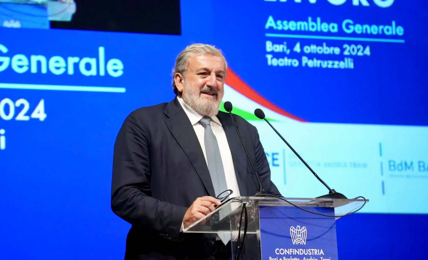 Galleria IL PRESIDENTE EMILIANO ALL’ASSEMBLEA GENERALE DI CONFINDUSTRIA BARI E BAT - Diapositiva 2 di 12